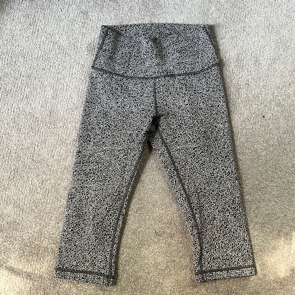 LuluLemon cropped leggings size 8